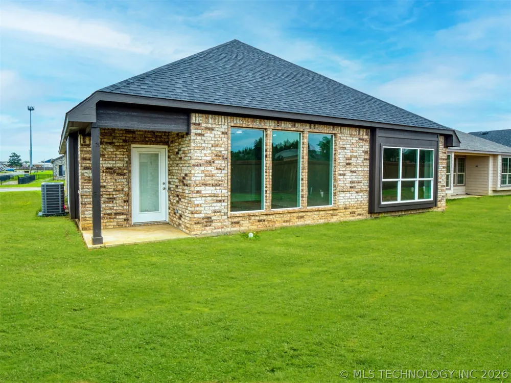 1197 Wild Indigo Circle Calera, OK 74730