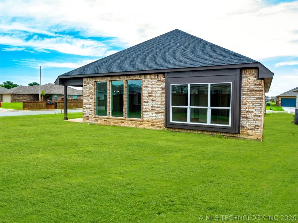 1197 Wild Indigo Circle Calera, OK 74730