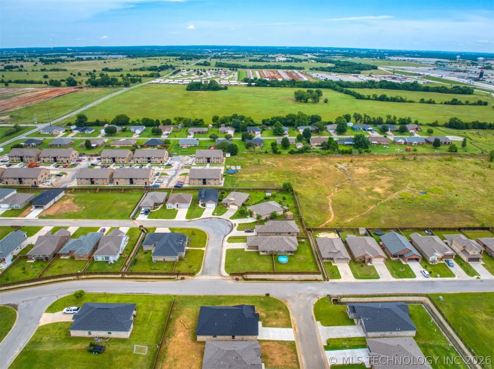 1197 Wild Indigo Circle Calera, OK 74730