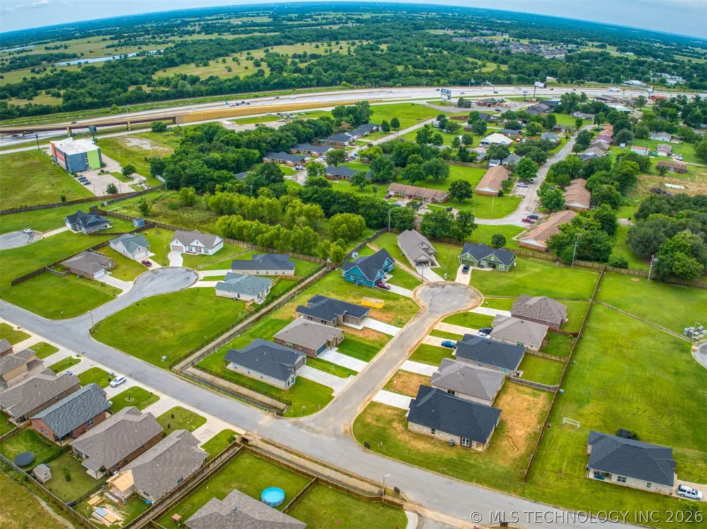1197 Wild Indigo Circle Calera, OK 74730