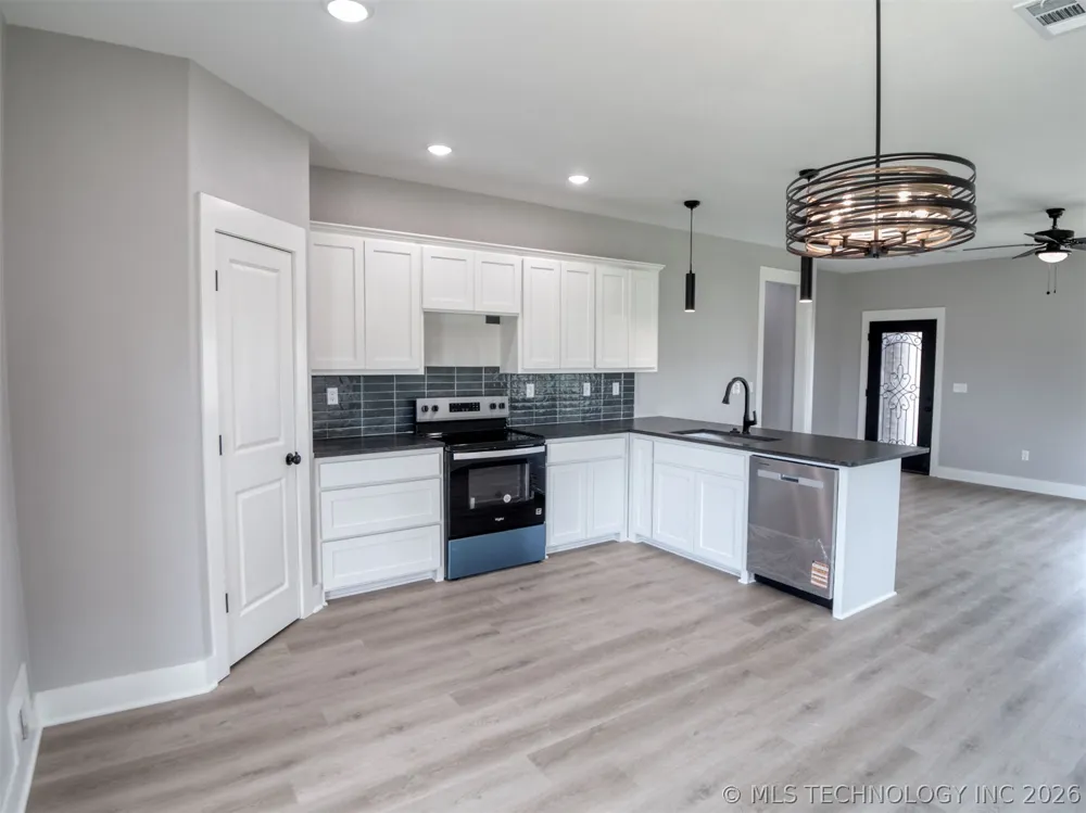 1190 Wild Indigo Circle Calera, OK 74730