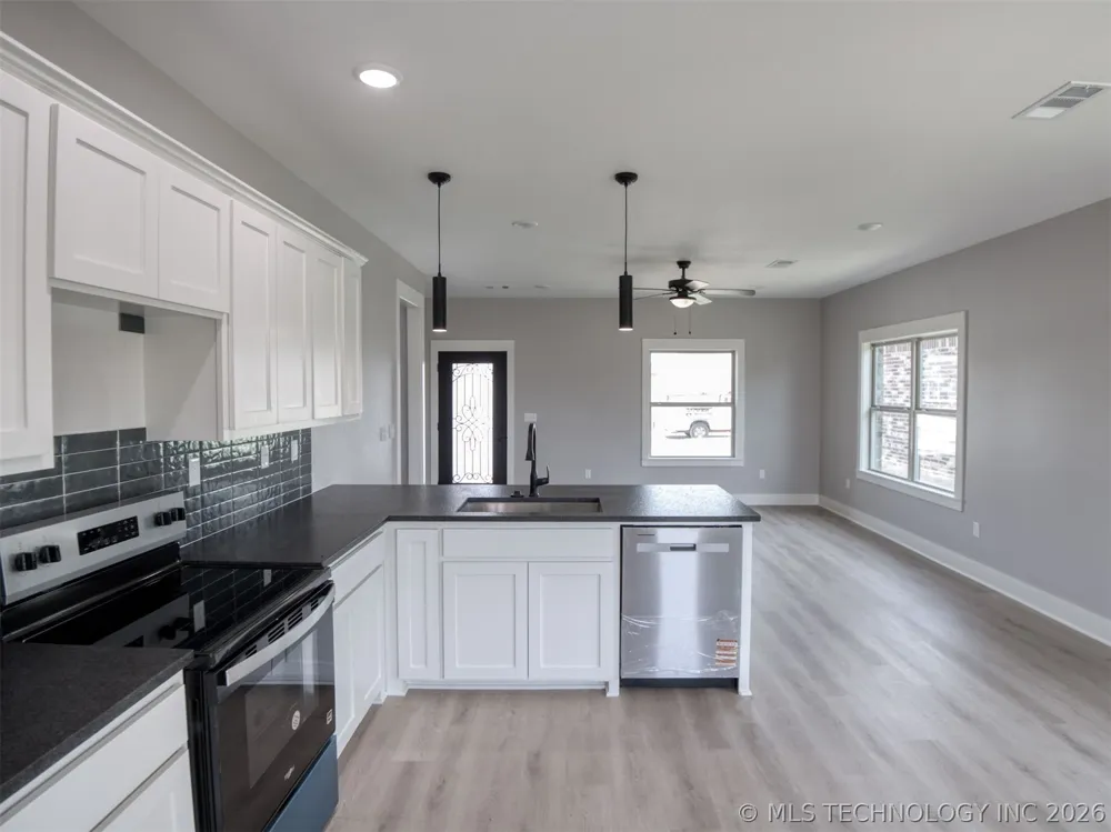 1190 Wild Indigo Circle Calera, OK 74730