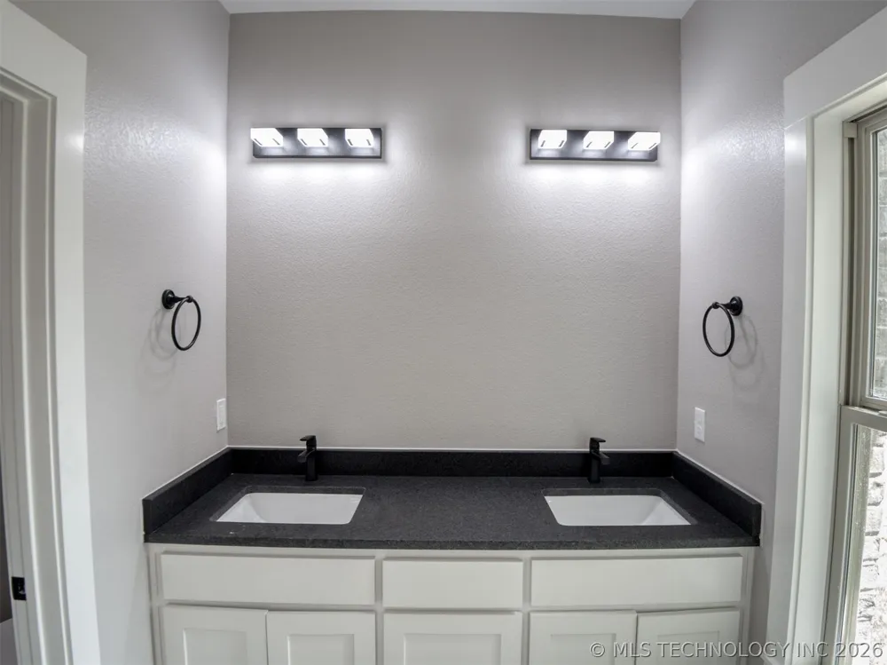 1190 Wild Indigo Circle Calera, OK 74730