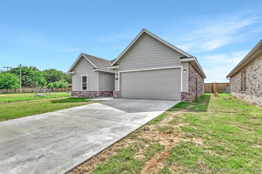 1181 Wild Indigo Circle Calera, OK 74730