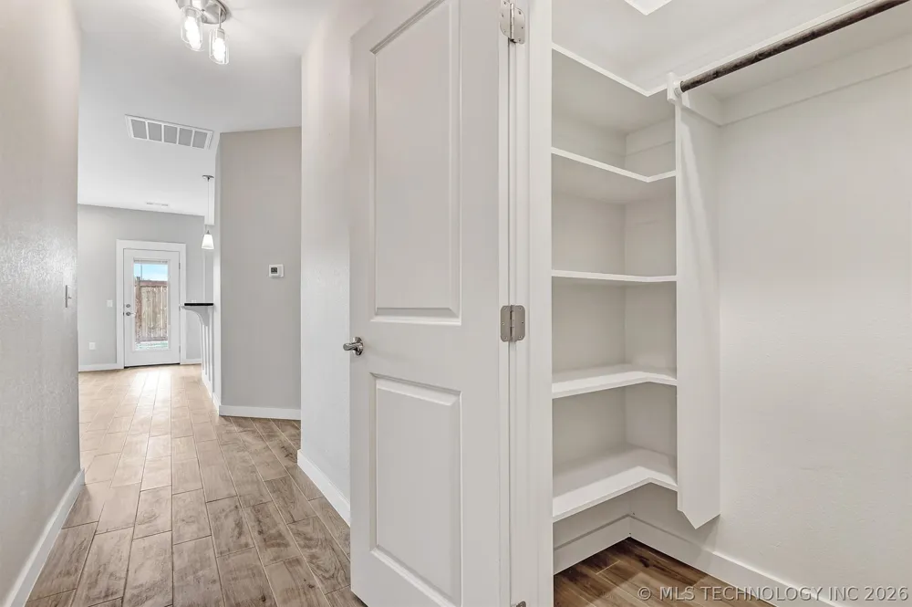 1181 Wild Indigo Circle Calera, OK 74730