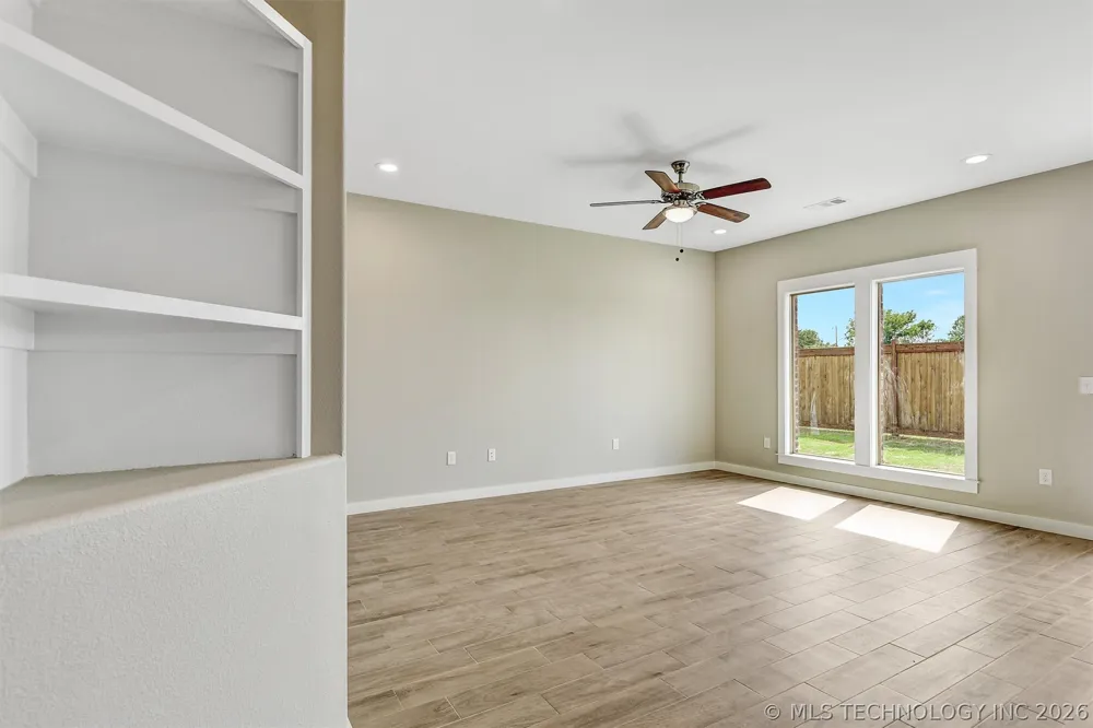 1181 Wild Indigo Circle Calera, OK 74730