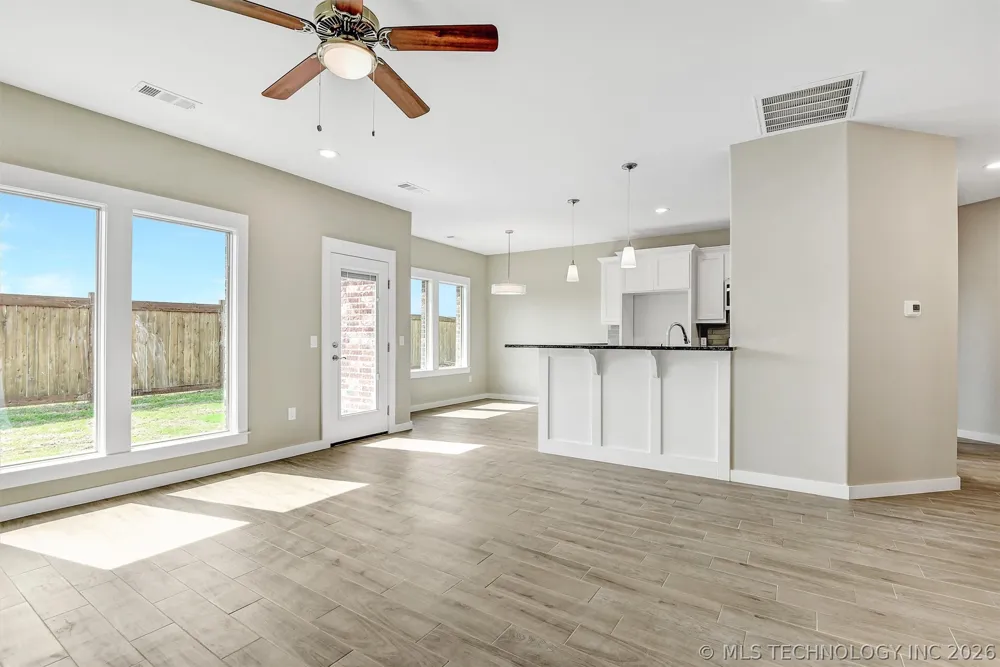 1181 Wild Indigo Circle Calera, OK 74730