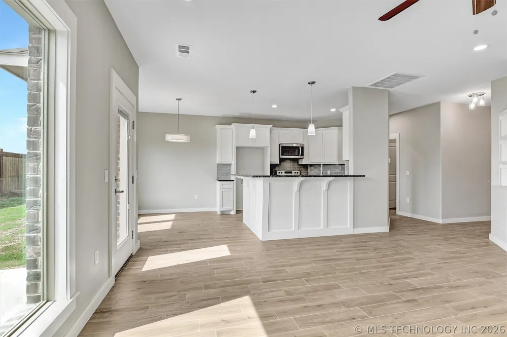 1181 Wild Indigo Circle Calera, OK 74730
