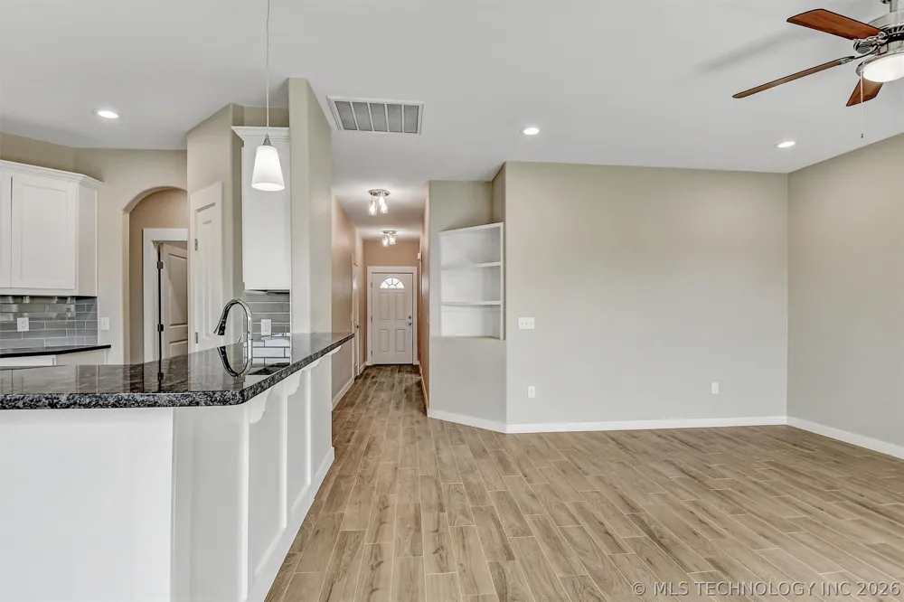 1181 Wild Indigo Circle Calera, OK 74730