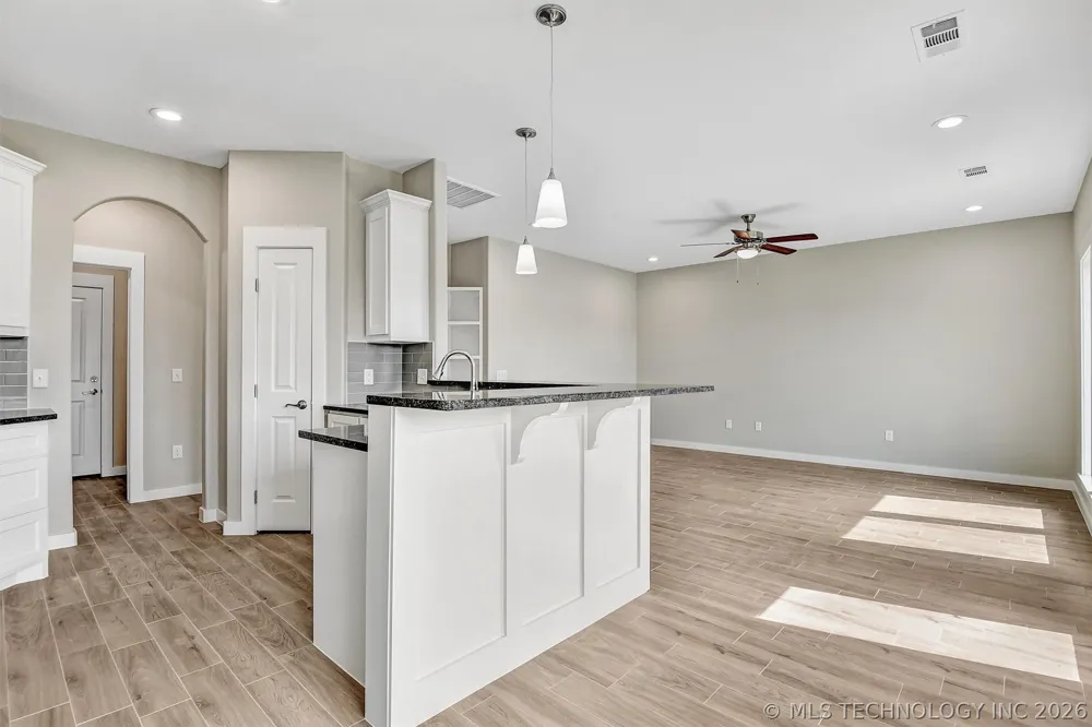 1181 Wild Indigo Circle Calera, OK 74730