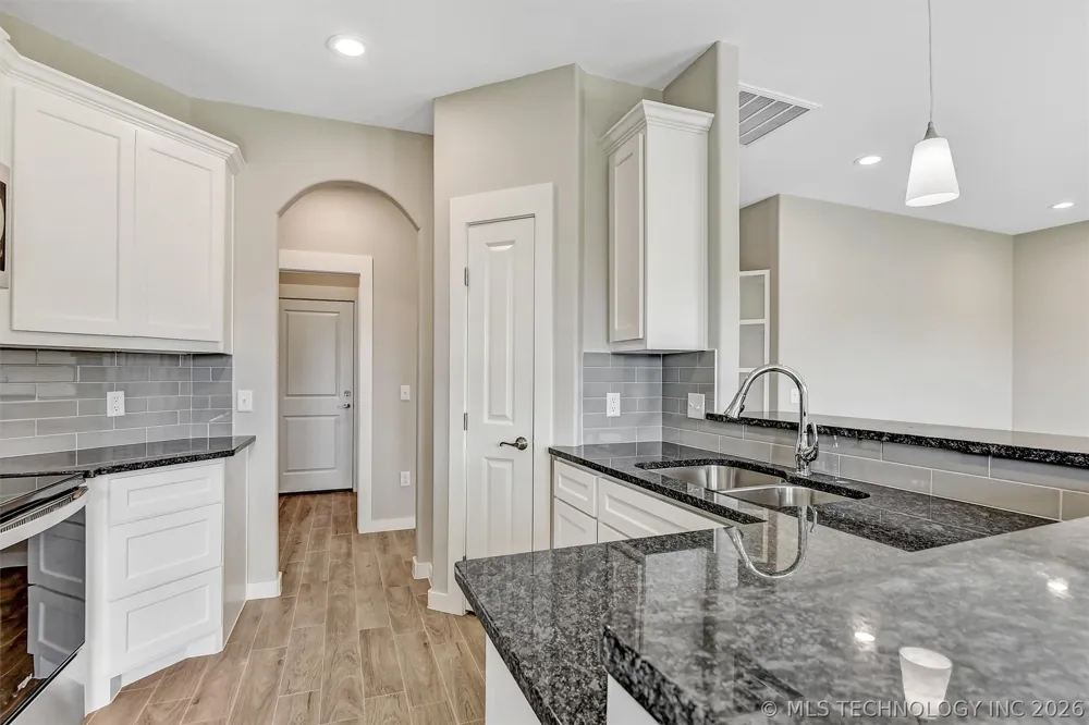 1181 Wild Indigo Circle Calera, OK 74730