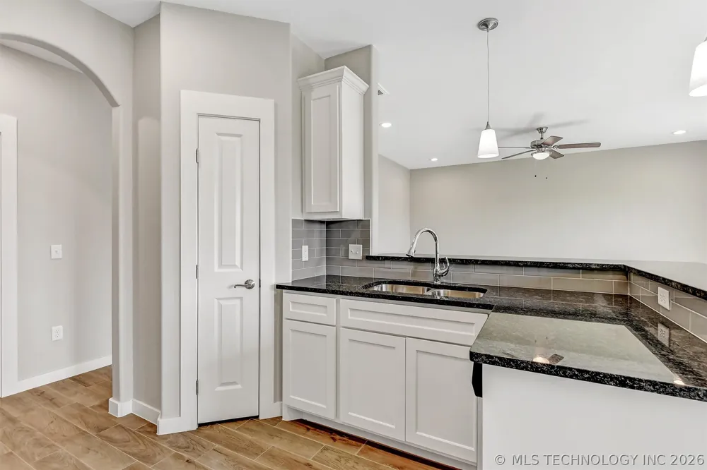 1181 Wild Indigo Circle Calera, OK 74730