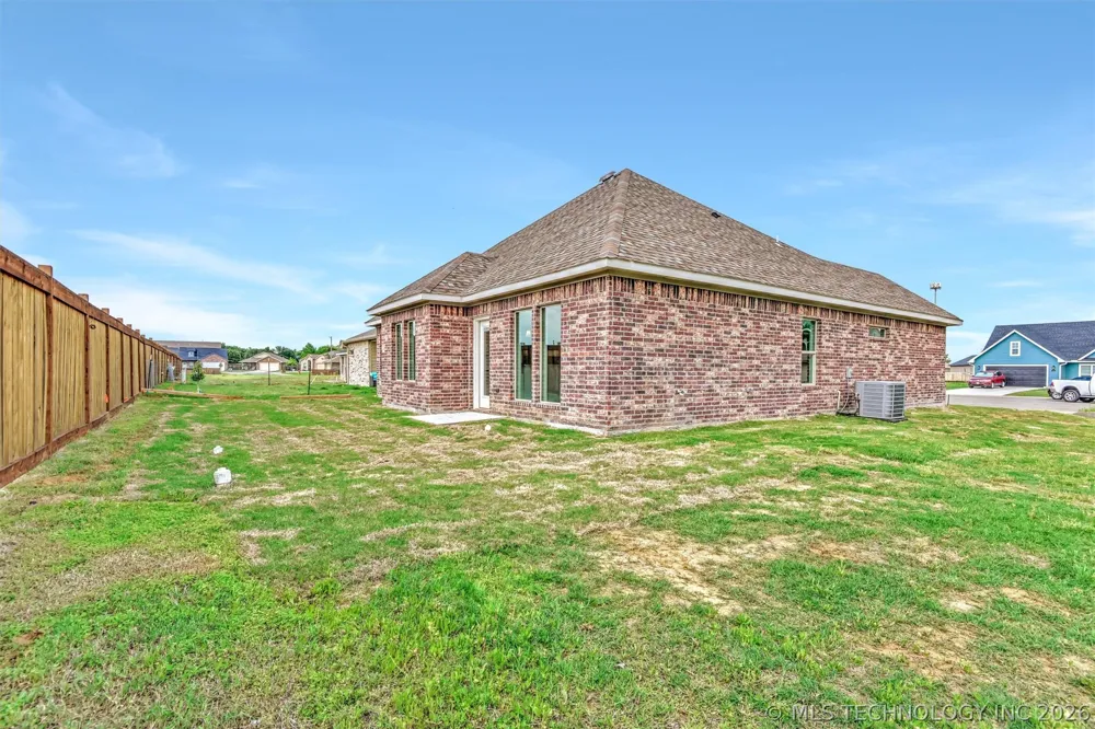 1181 Wild Indigo Circle Calera, OK 74730
