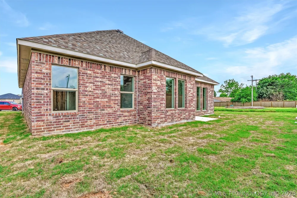 1181 Wild Indigo Circle Calera, OK 74730