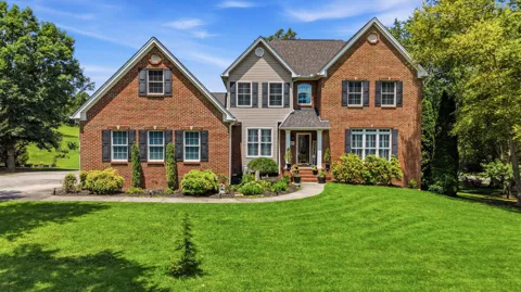 227 English Oaks Drive NE