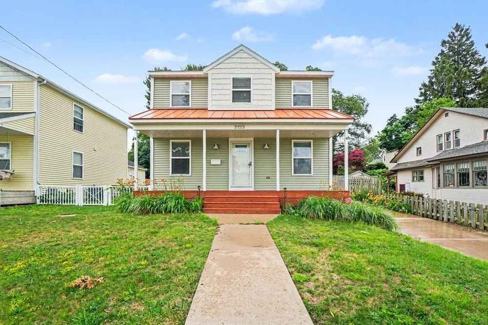 2123 Lakeshore Drive Muskegon, MI 49441