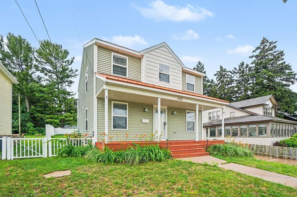 2123 Lakeshore Drive Muskegon, MI 49441
