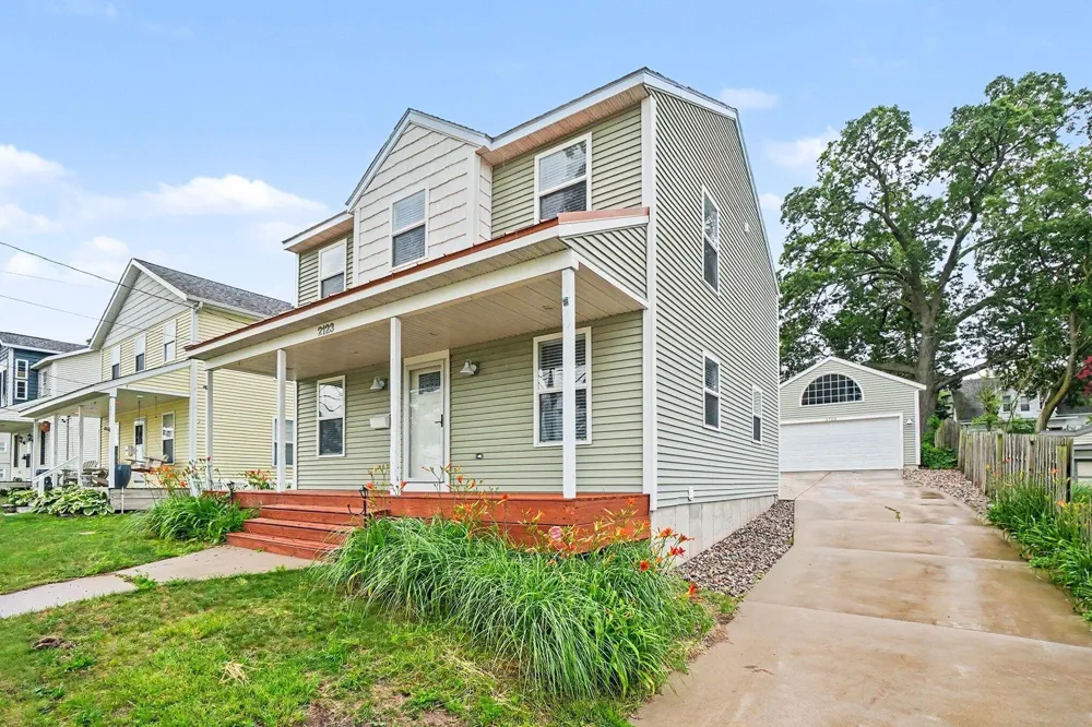 2123 Lakeshore Drive Muskegon, MI 49441