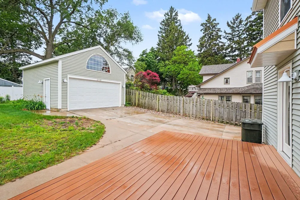 2123 Lakeshore Drive Muskegon, MI 49441