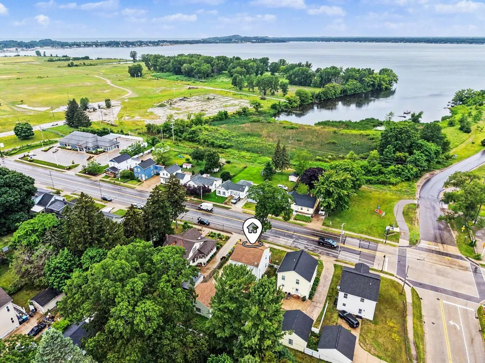 2123 Lakeshore Drive Muskegon, MI 49441