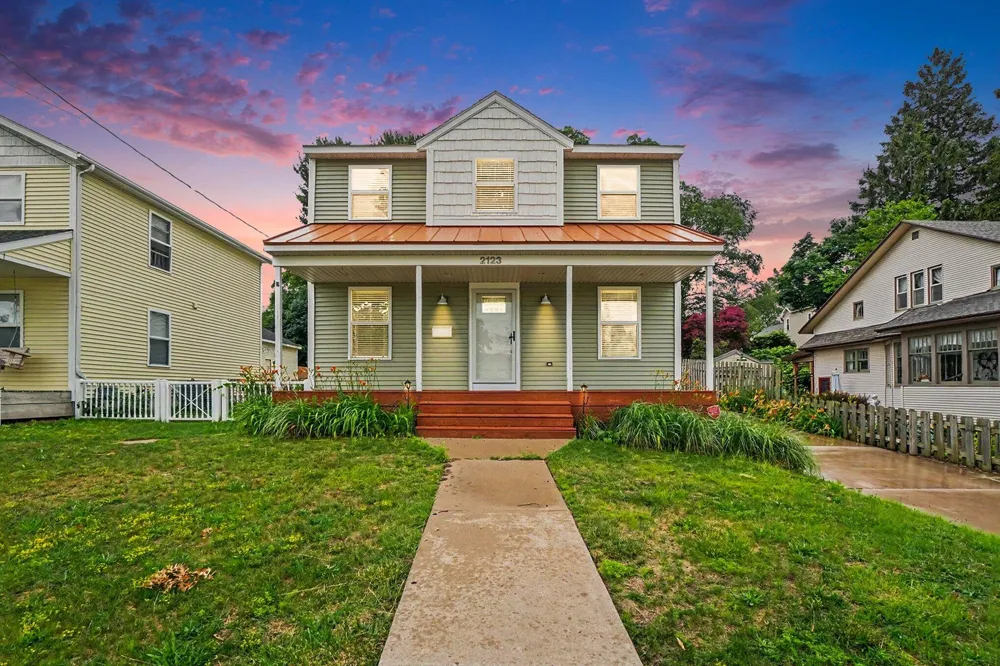 2123 Lakeshore Drive Muskegon, MI 49441