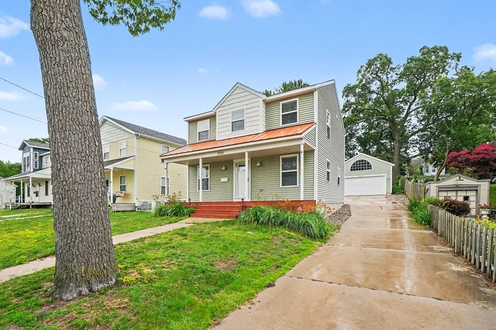 2123 Lakeshore Drive Muskegon, MI 49441
