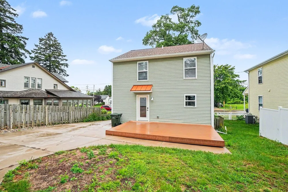 2123 Lakeshore Drive Muskegon, MI 49441