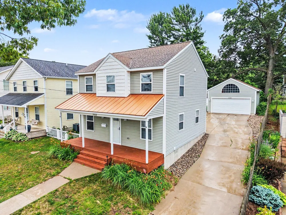 2123 Lakeshore Drive Muskegon, MI 49441