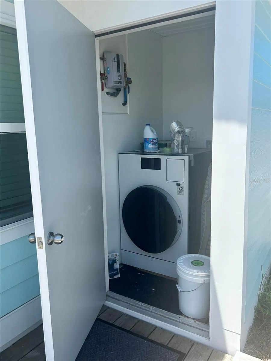 470 S MCCALL ROAD #8 Englewood, FL 34223