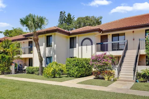 5201 W Club Circle #103