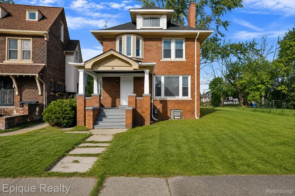 64 Glendale Street Highland Park City, MI 48203