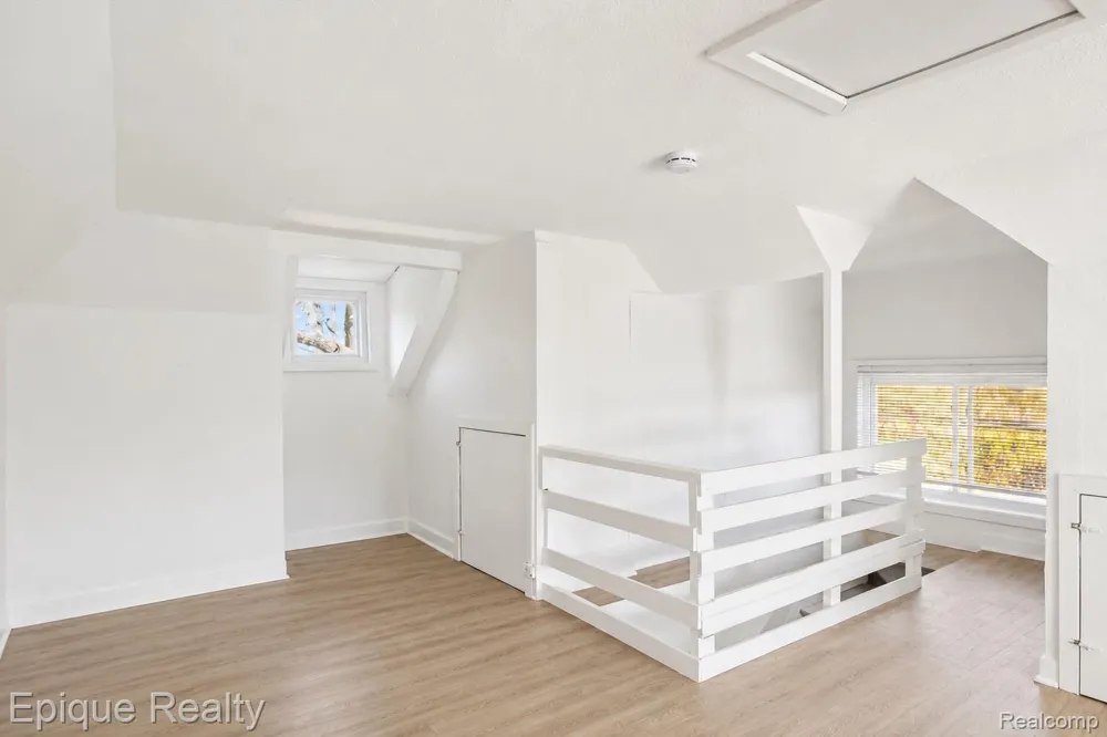 64 Glendale Street Highland Park City, MI 48203