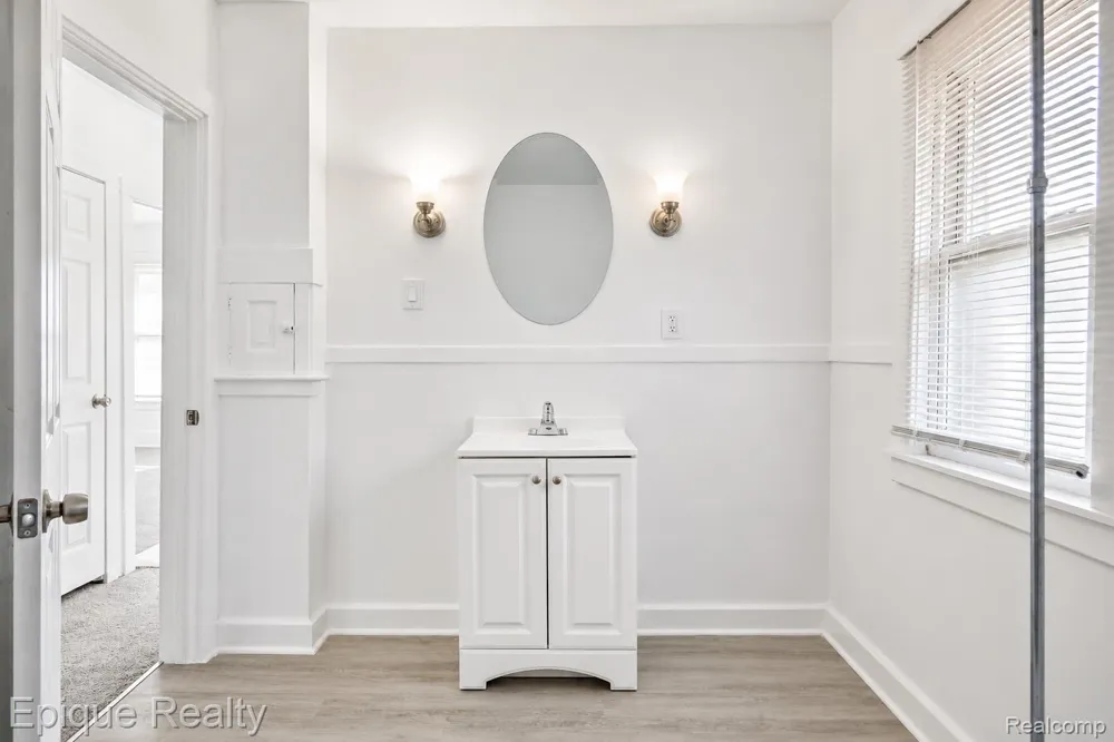 64 Glendale Street Highland Park City, MI 48203