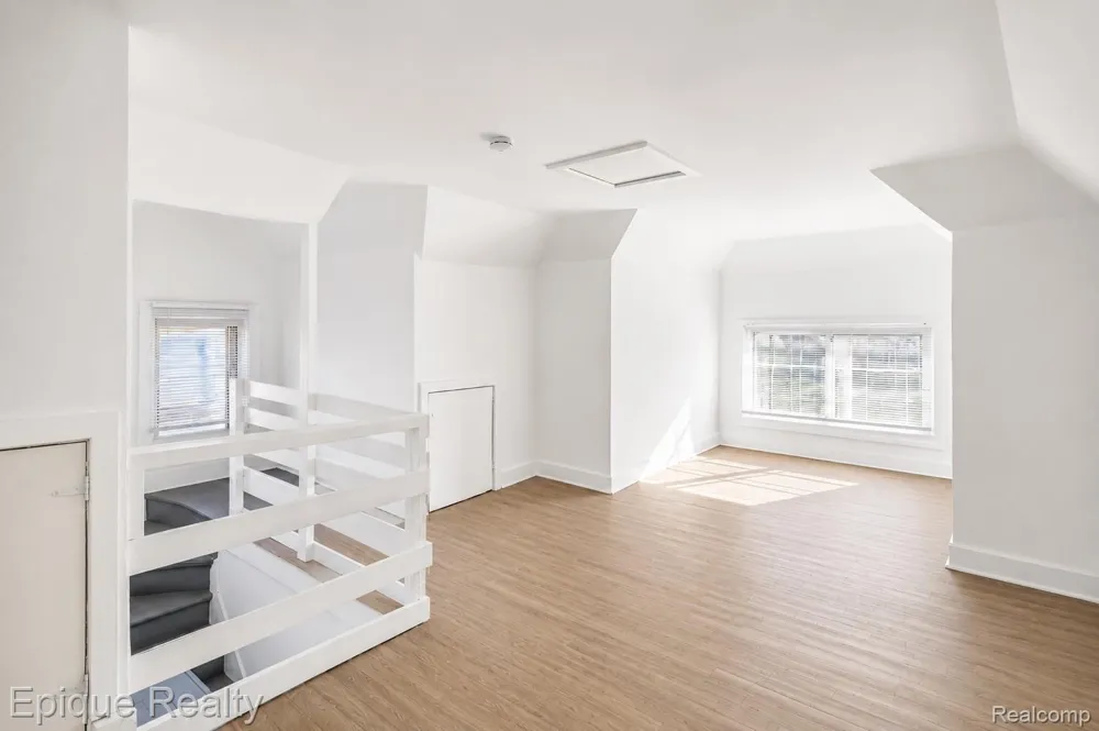 64 Glendale Street Highland Park City, MI 48203