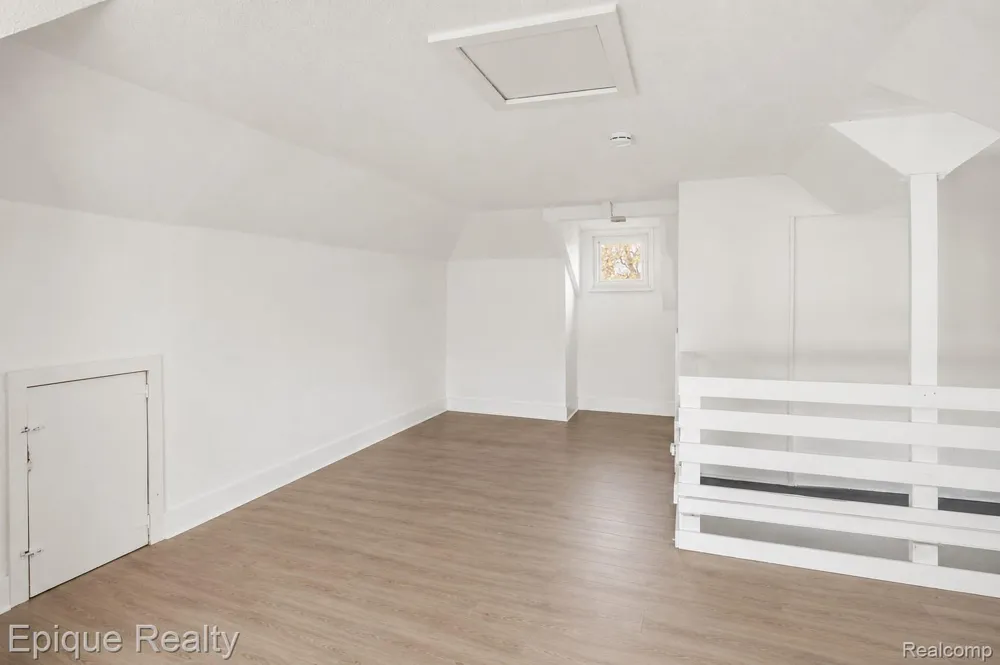64 Glendale Street Highland Park City, MI 48203
