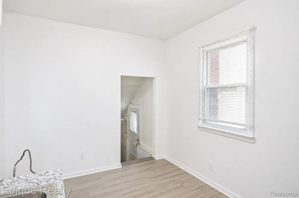 64 Glendale Street Highland Park City, MI 48203