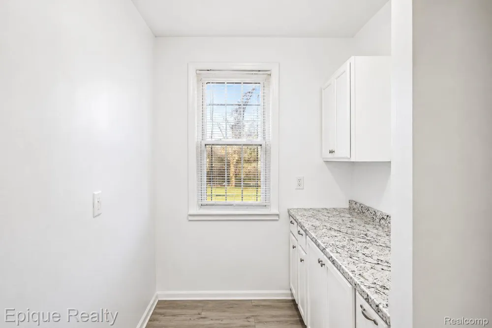 64 Glendale Street Highland Park City, MI 48203