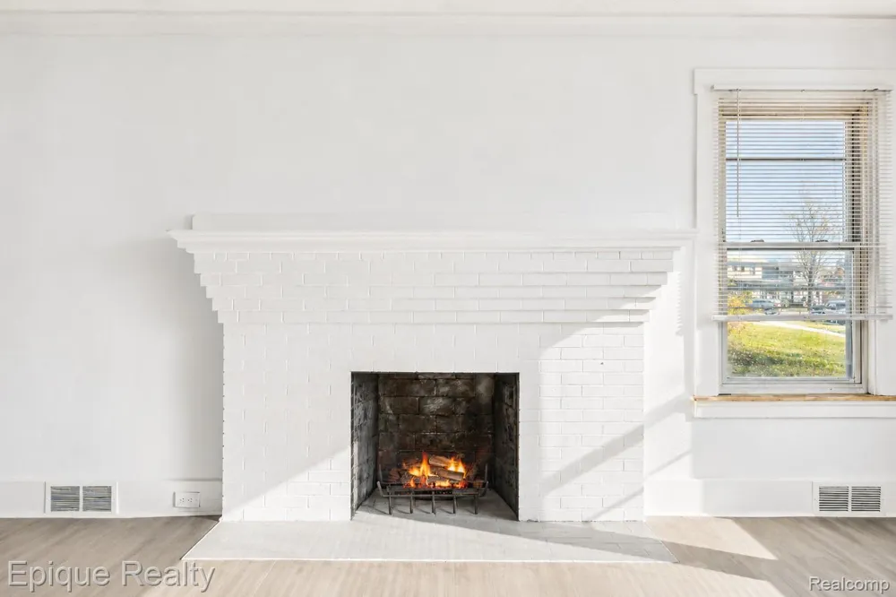 64 Glendale Street Highland Park City, MI 48203