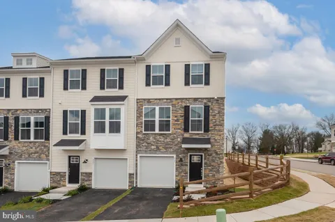 923 MAGNOLIA LANE