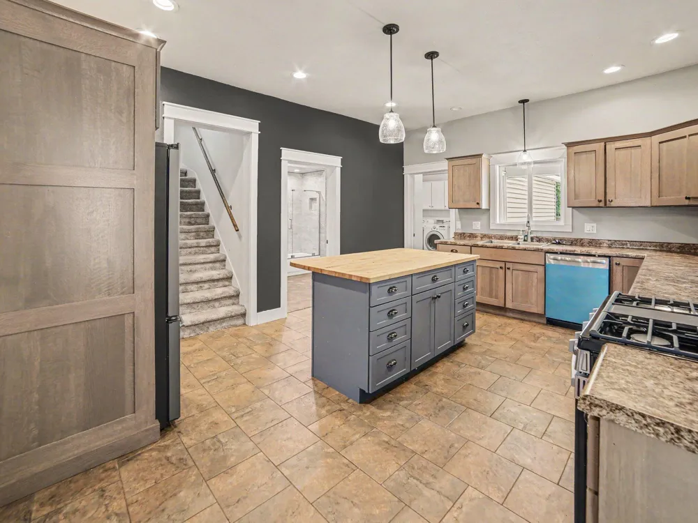 206 E Broadway Street Scottville, MI 49454