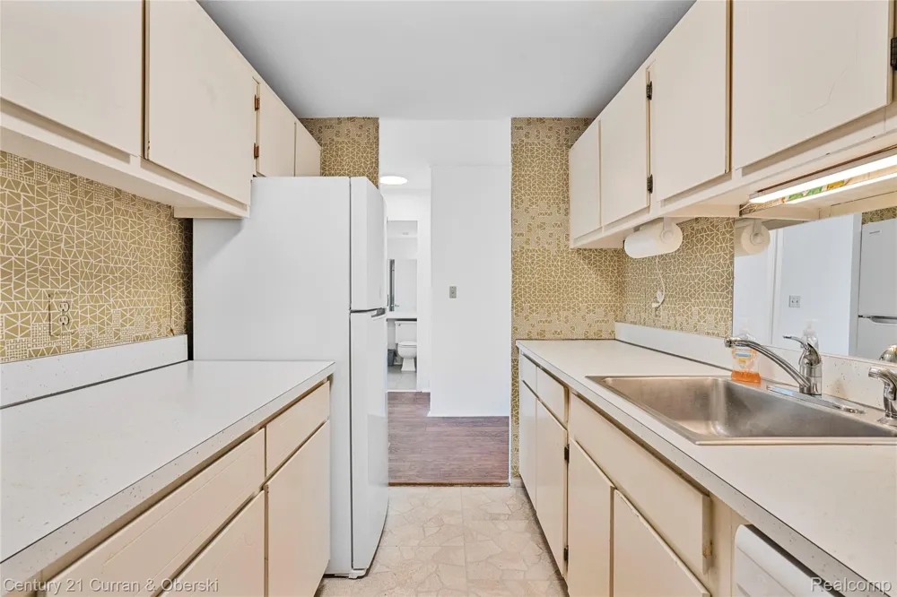 22700 Garrison Street #605 Dearborn City, MI 48124