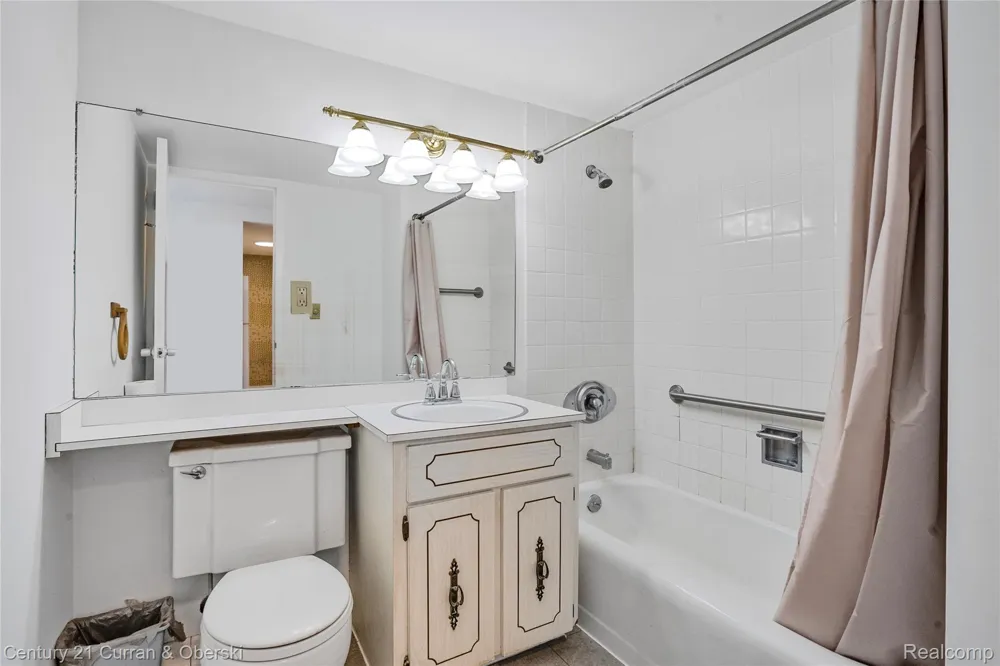 22700 Garrison Street #605 Dearborn City, MI 48124
