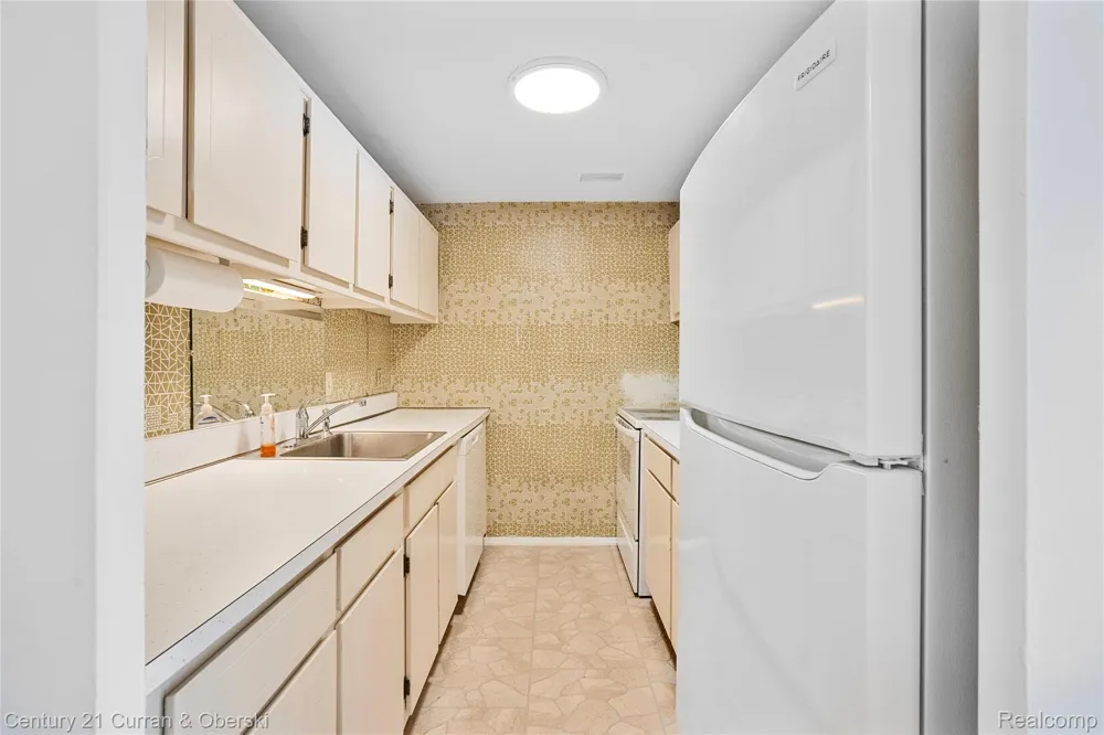 22700 Garrison Street #605 Dearborn City, MI 48124
