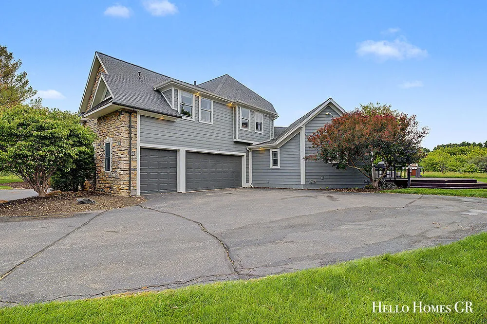 5327 Canyon River Drive NE Cannon Township, MI 49301