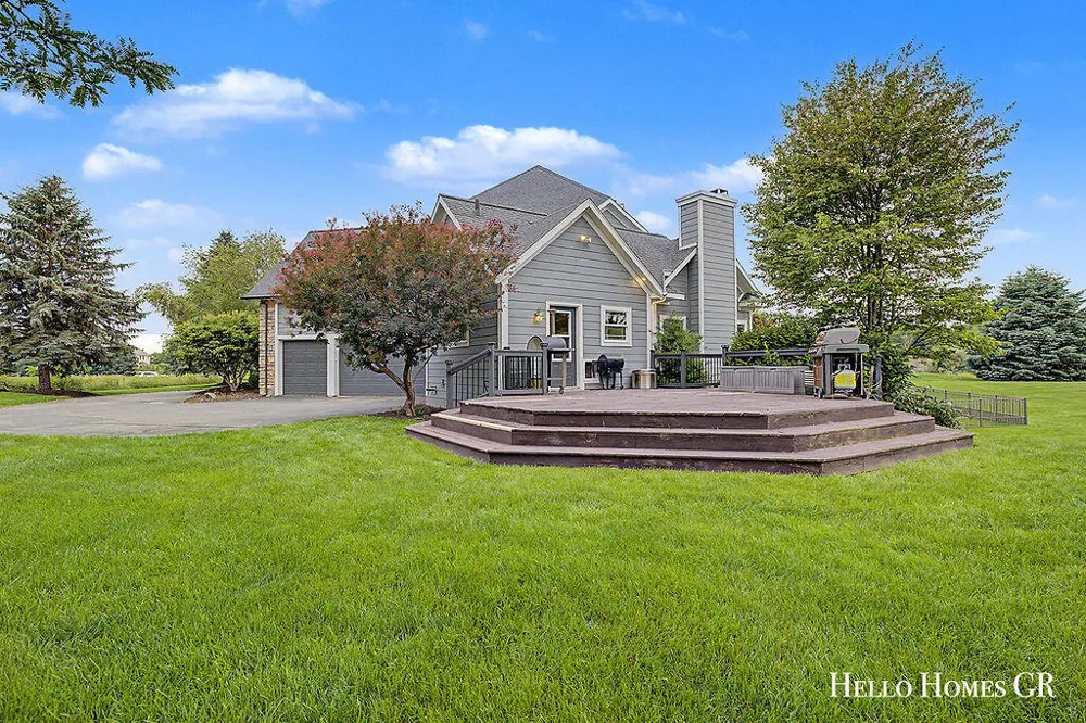 5327 Canyon River Drive NE Cannon Township, MI 49301