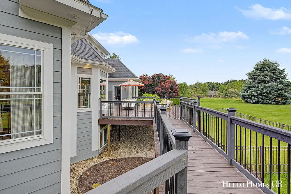 5327 Canyon River Drive NE Cannon Township, MI 49301