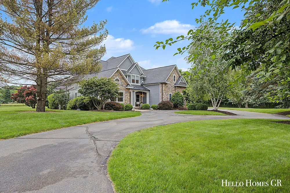 5327 Canyon River Drive NE Cannon Township, MI 49301