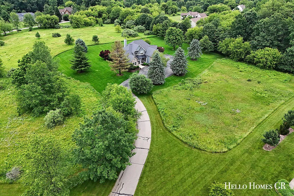 5327 Canyon River Drive NE Cannon Township, MI 49301