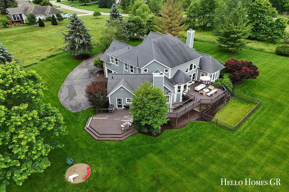 5327 Canyon River Drive NE Cannon Township, MI 49301