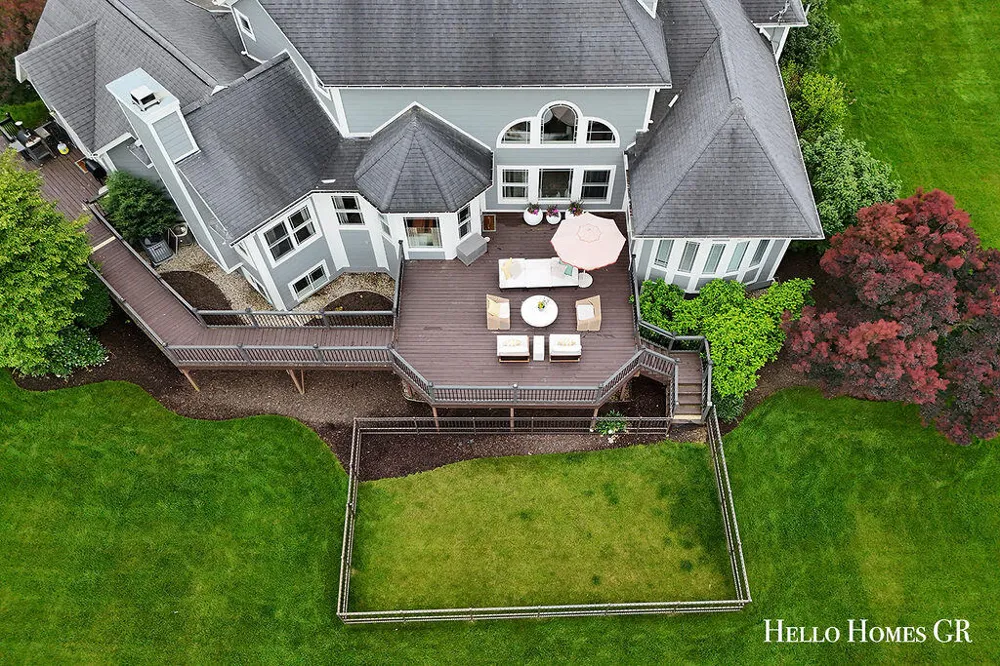 5327 Canyon River Drive NE Cannon Township, MI 49301